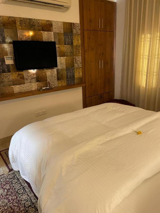 Yashmay Villa Club & Resort Gonda Ngoại thất bức ảnh