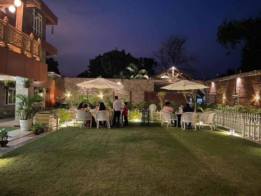 Yashmay Villa Club & Resort Gonda Ngoại thất bức ảnh
