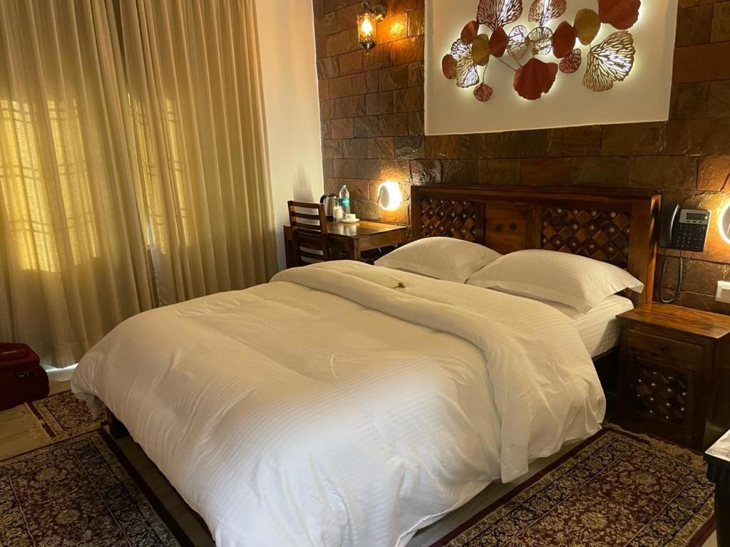 Yashmay Villa Club & Resort Gonda Ngoại thất bức ảnh