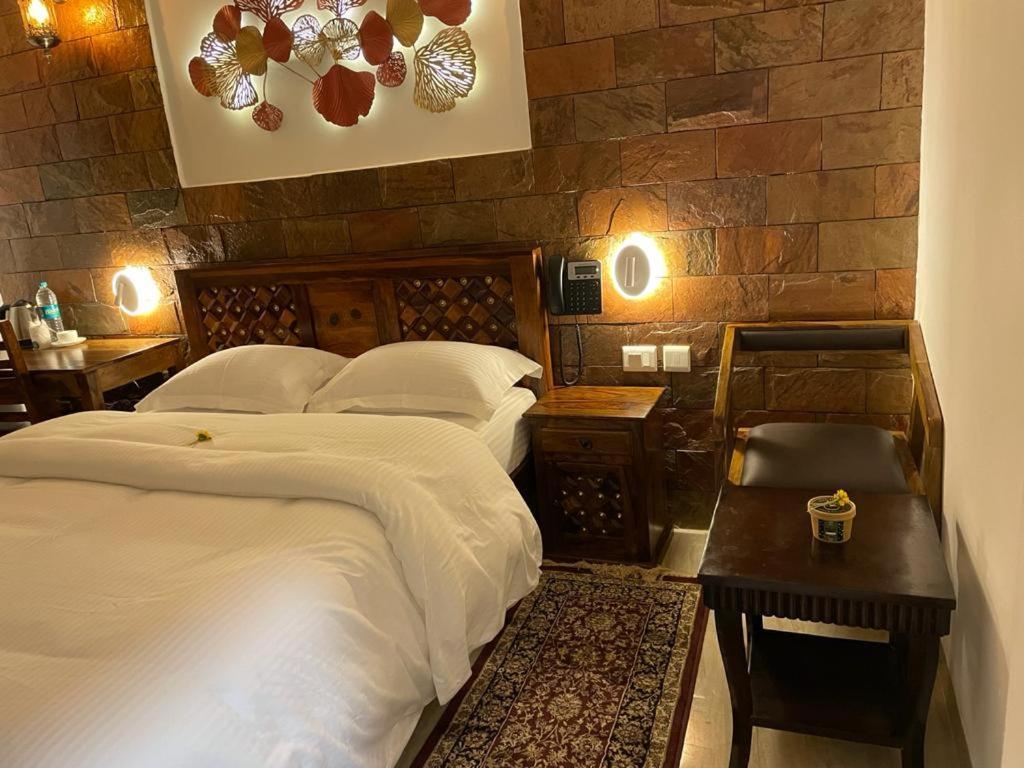 Yashmay Villa Club & Resort Gonda Ngoại thất bức ảnh